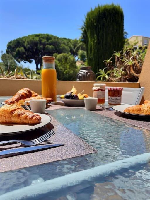 Le P'tit Cocon: / Terrasse / Parking * Cavalaire-sur-Mer