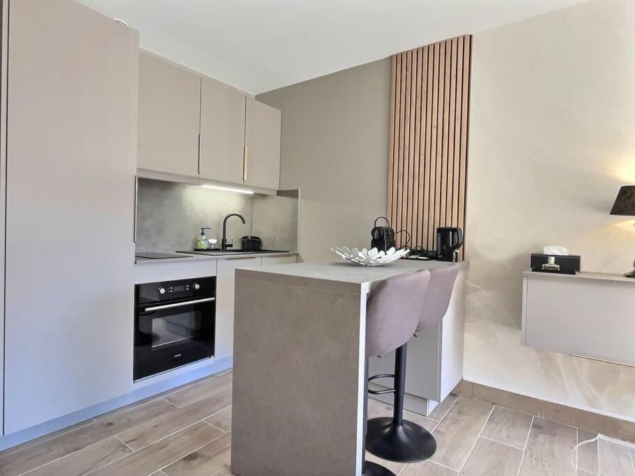 Le P'tit Cocon: / Terrasse / Parking * Cavalaire-sur-Mer