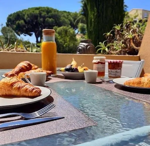 Le P\'Tit Cocon: Chambre / Terrasse / Parking